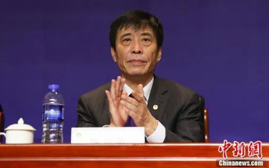 年轻娇小亚洲人青少年